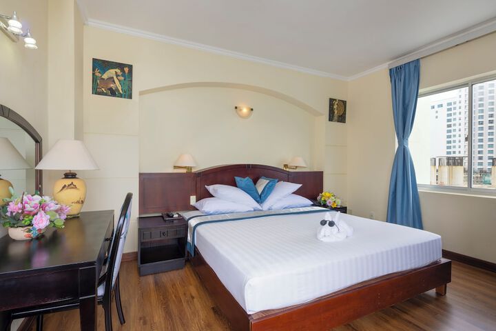 Room 10 of 77