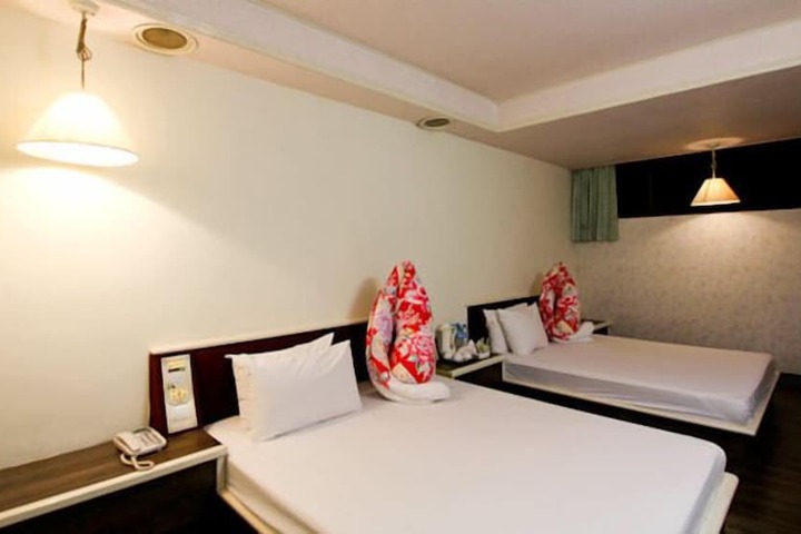 Room 13 of 74