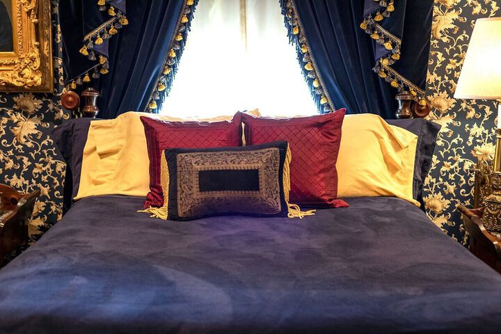 Room 28 of 176