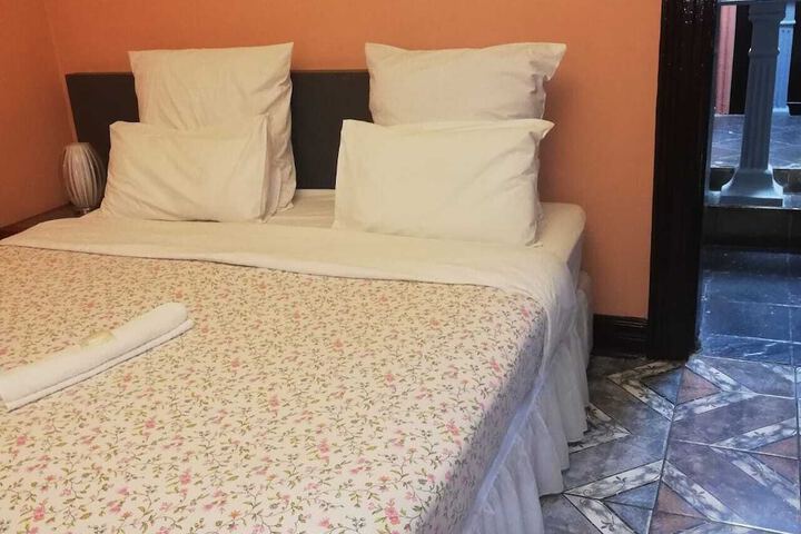 Room 4 of 33