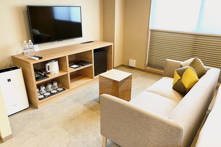 Room 19 of 37