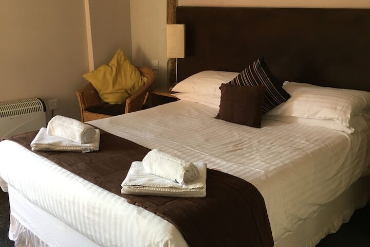 Room 2 of 28