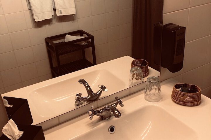 Room 15 of 48