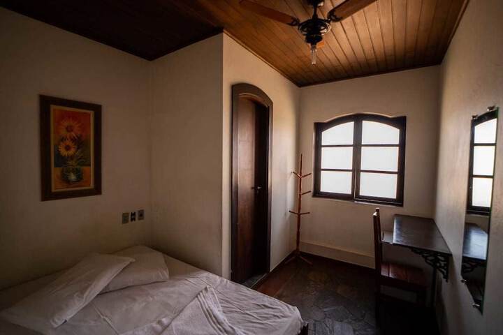 Room 6 of 34