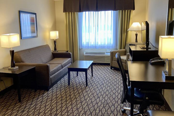 Room 32 of 65