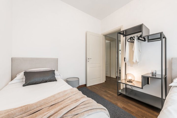 Room 6 of 26