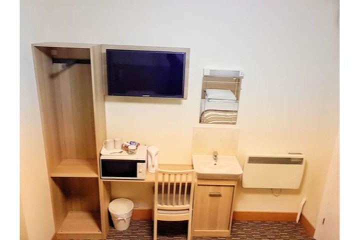 Room 13 of 34