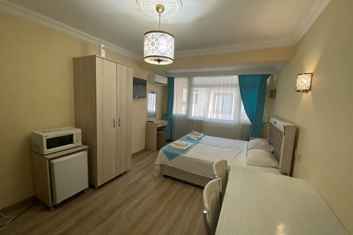 Room 6 of 104