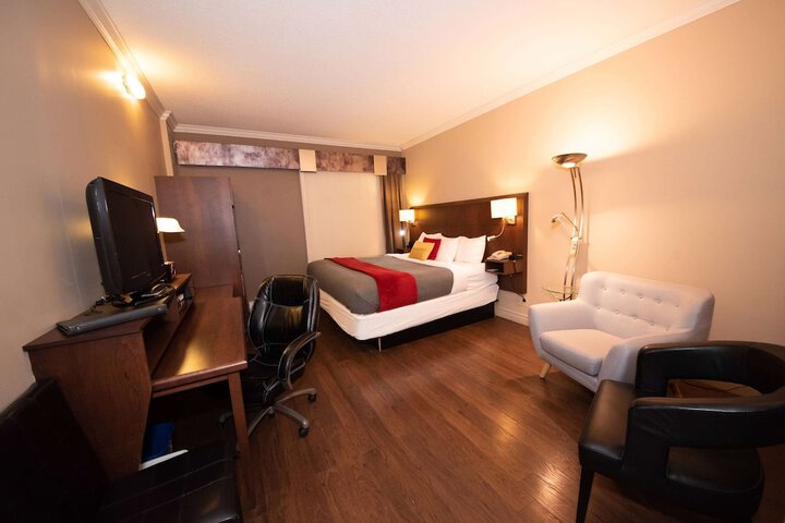 1 King Bed (4 of 14)