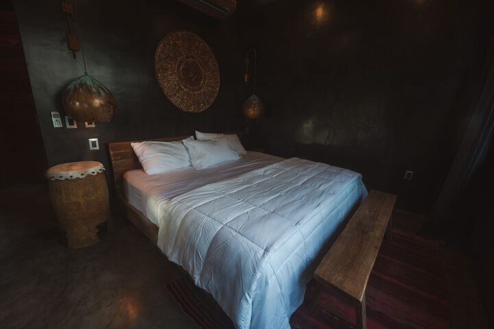 Room 8 of 87