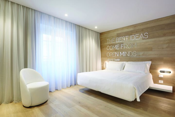 Room 10 of 40