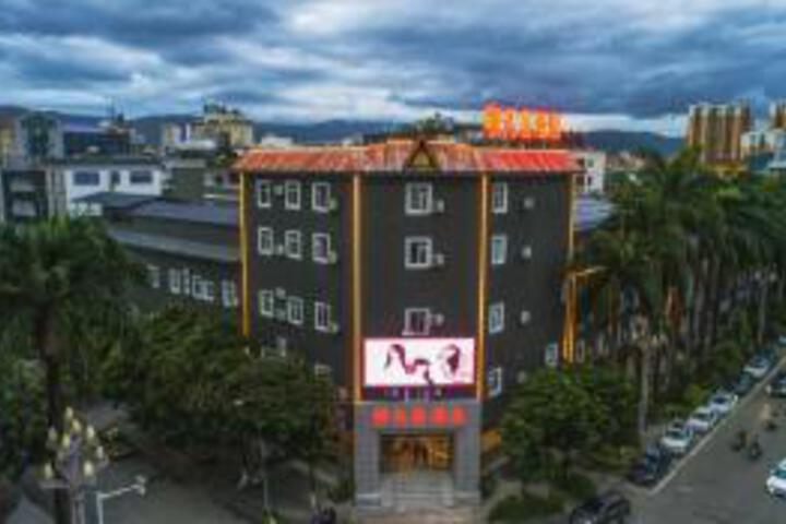 Mingfanju Hotel (Ruili Branch)