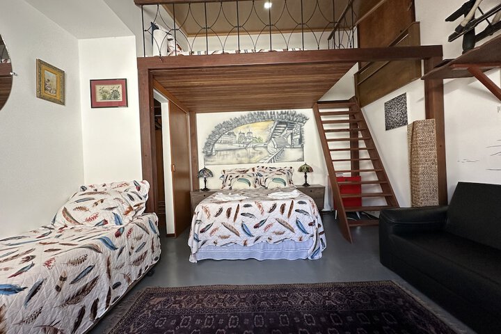 Room 32 of 180