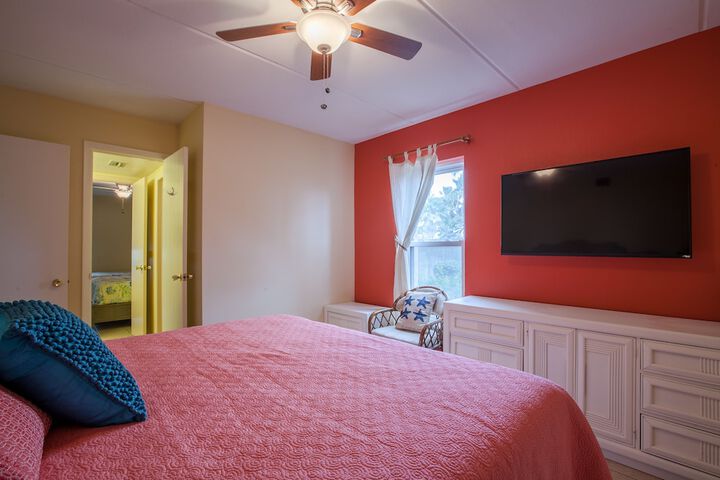 Room 4 of 28