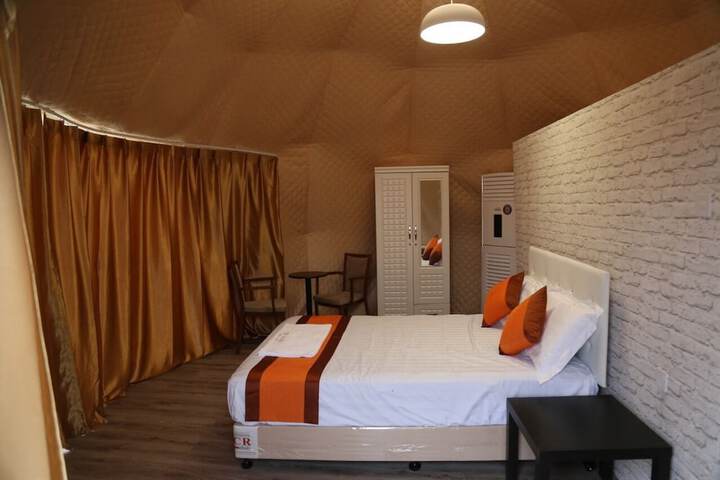 Room 3 of 44