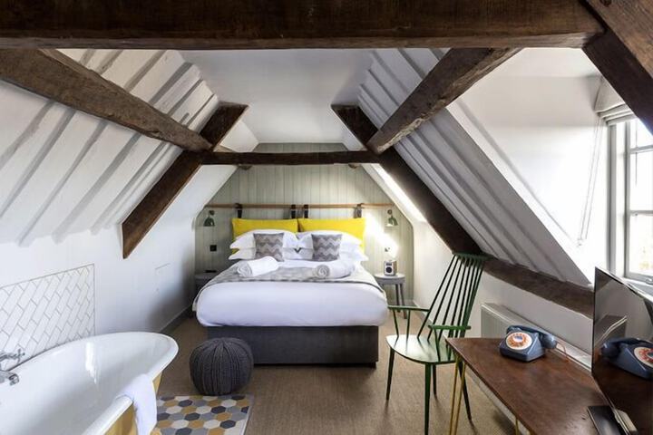 Room 10 of 68