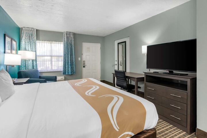 Standard | King Bed (18 of 20)