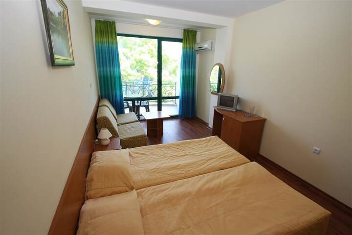 Room 11 of 49
