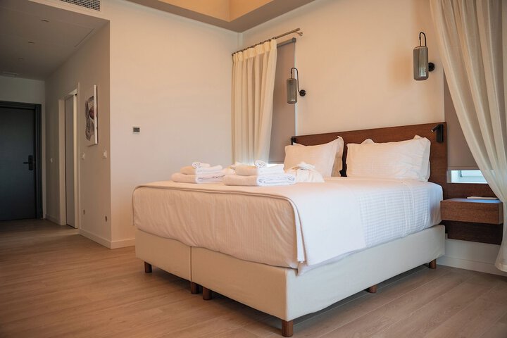 Room 34 of 182