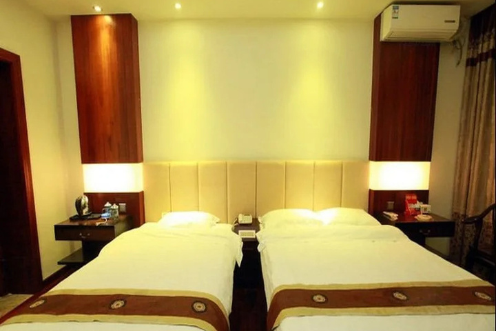 Room 4 of 16