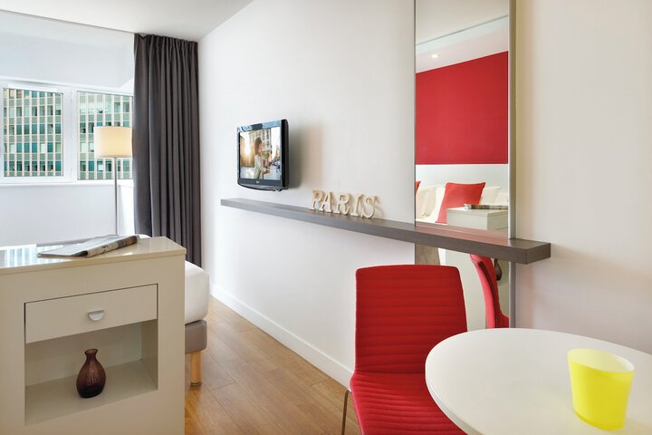 Room 16 of 33
