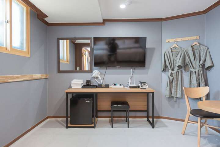 Room 18 of 27