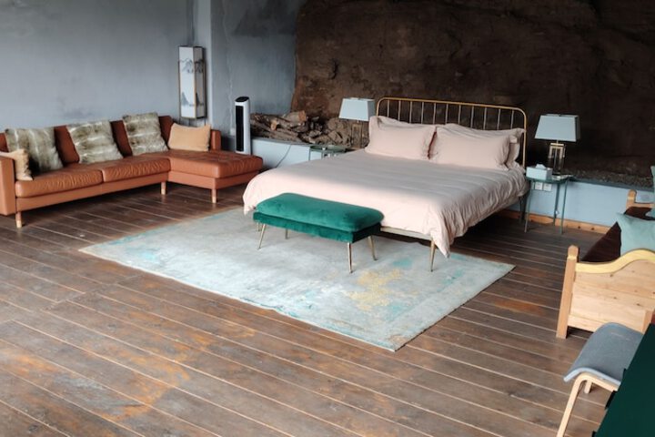 Room 3 of 86