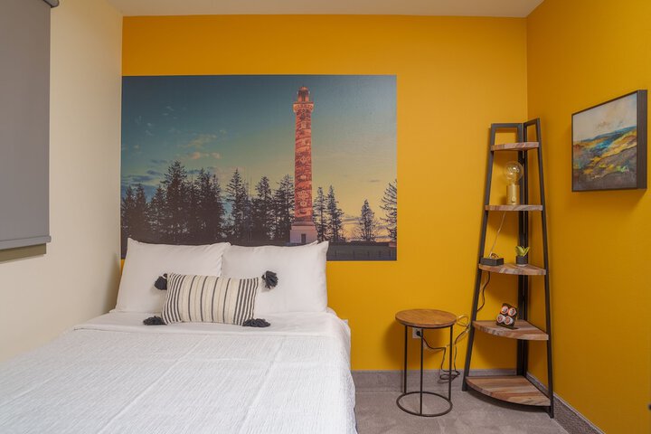Room 11 of 27