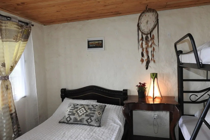Room 4 of 11