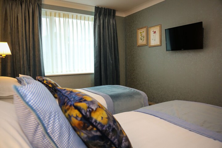 Room 6 of 32