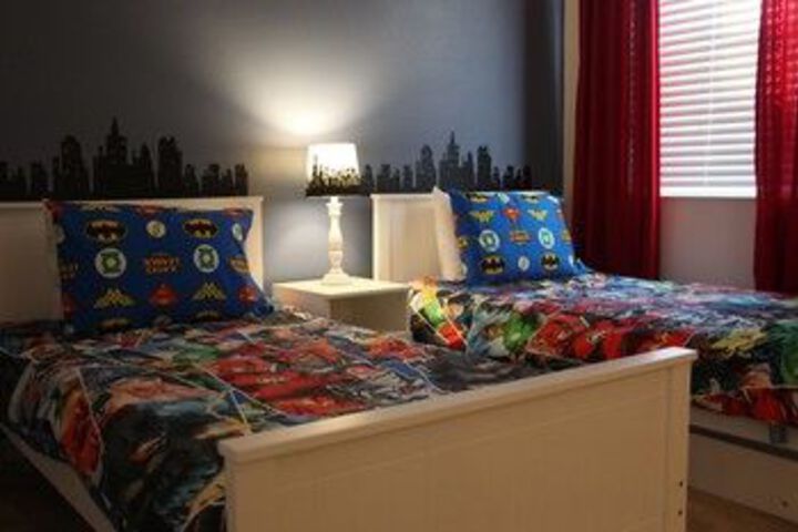 Room 7 of 18