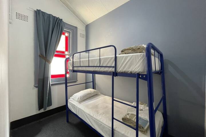 Room 17 of 31