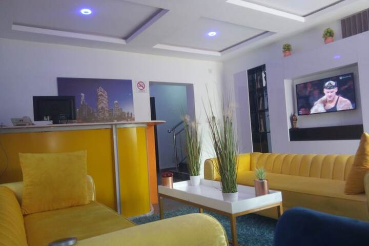 KINGS & QUEENS HOTEL