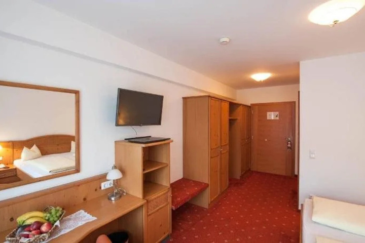 Room 4 of 22