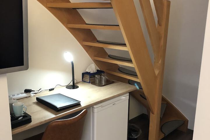 Room 27 of 112