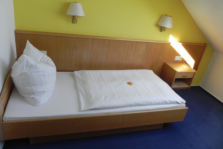 Room 10 of 38