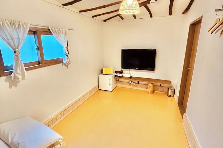 Room 3 of 60