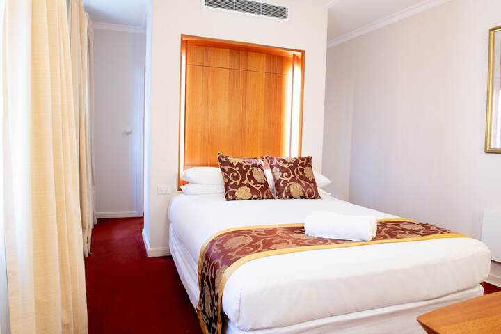 Room 4 of 38