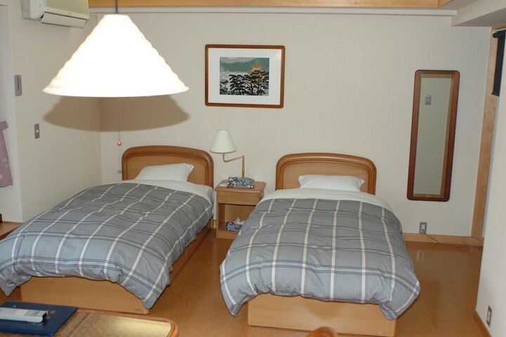 Room 4 of 23