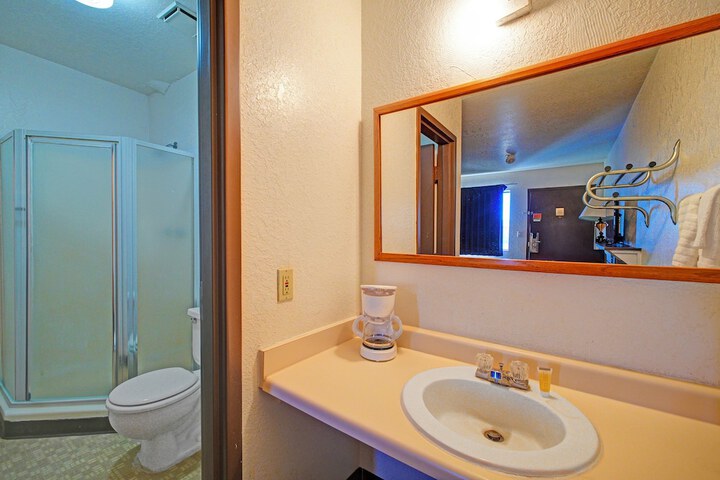 Room 27 of 35