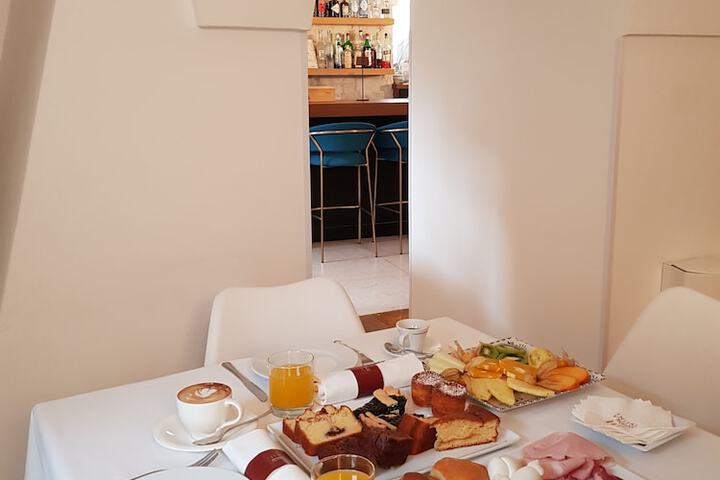 Breakfast/Coffee Service 26 of 34