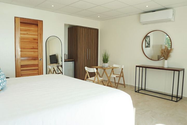 Room 6 of 17