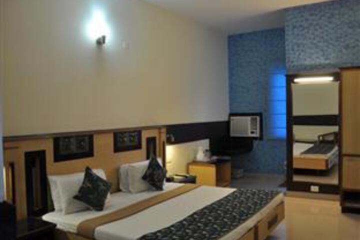 Room 5 of 5