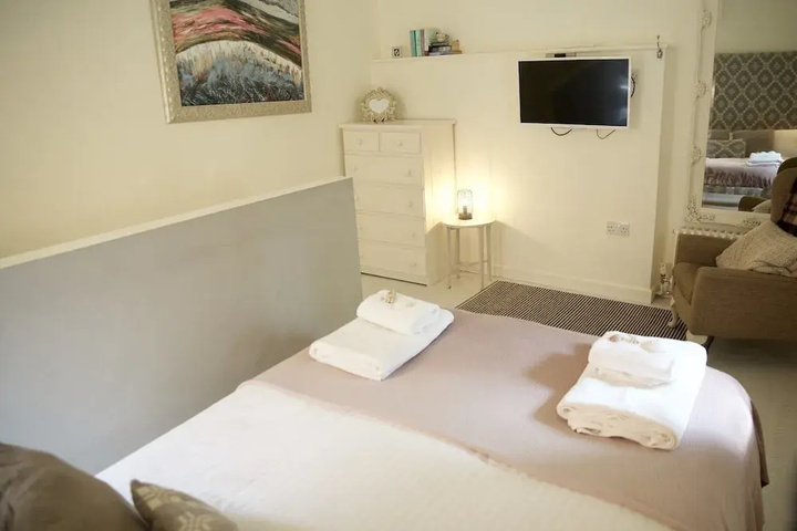 Room 6 of 15