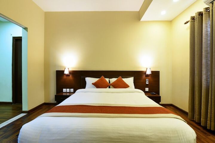 Room 4 of 33