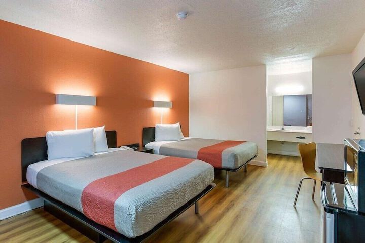 Room 6 of 31