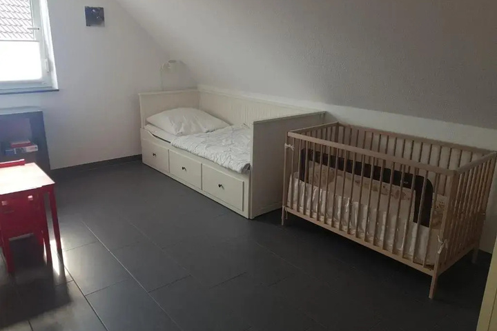 Room 4 of 11