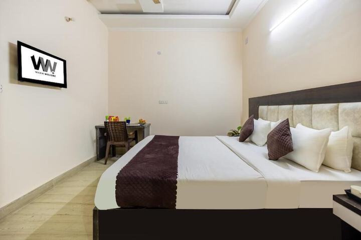 Room 9 of 20