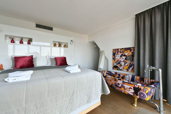 Room 52 of 105