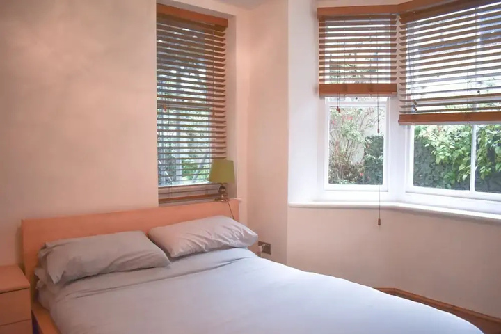 Bright and Cosy 1 Bedroom Flat Near the Train Station